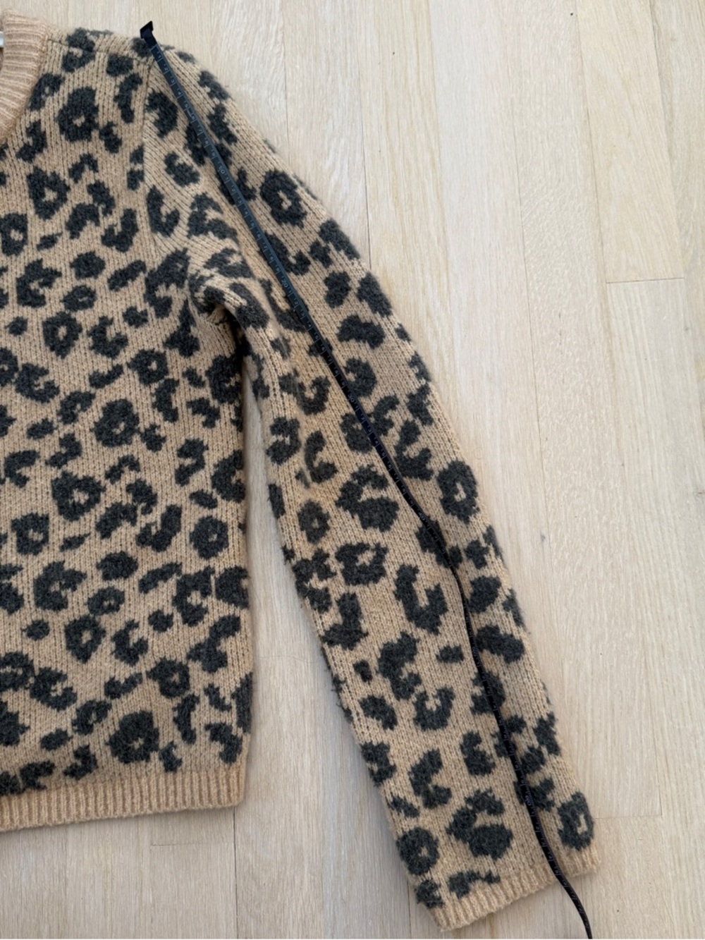 Abercrombie & Fitch leopard print cardigan sweater - Picture 10 of 11